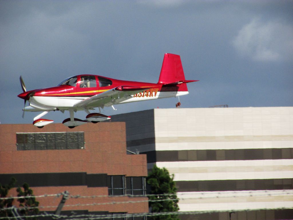 Vans RV-10 (N814RV) - Landing RWY 30