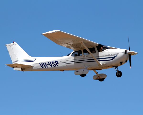 Cessna Skylane (VH-VSP) - CESSNA 172S SKYHAWK SP - REG VH-VSP (CN 172S-9304) - PARAFIELD ADELAIDE SA. AUSTRALIA - YPPF (9/12/2014)