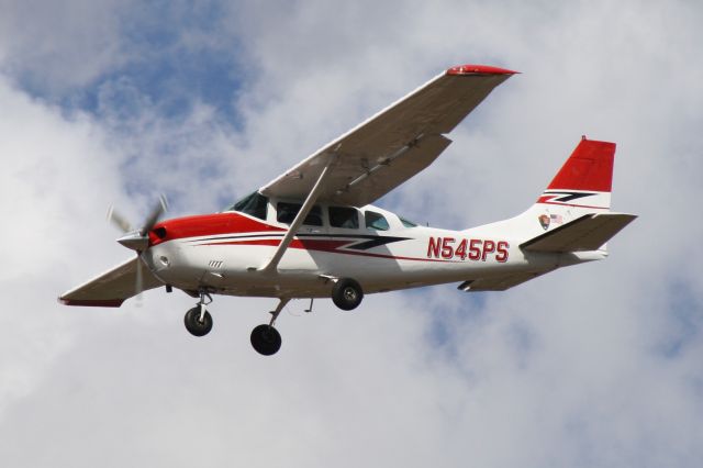 Cessna 206 Stationair (N545PS) - Landing at Flagstaff Pulliam Airport October 24 2018.