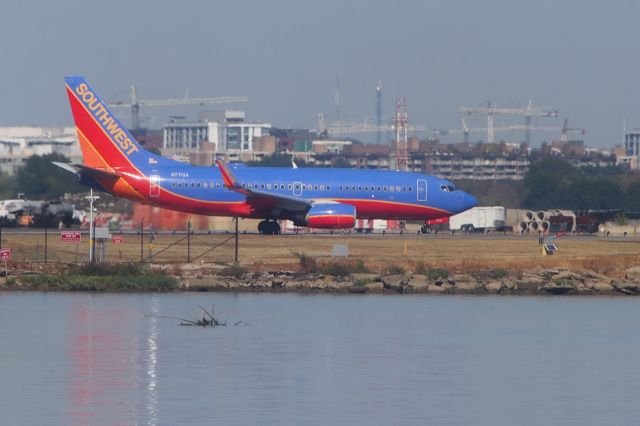 Boeing 737-700 (N7713A)