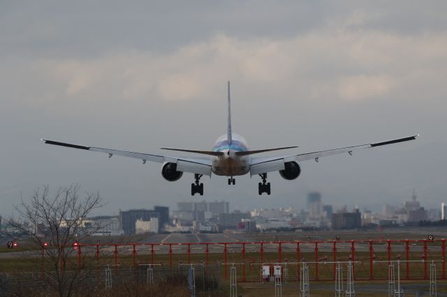 Boeing 777-200 (JA8967) - 20 November 2016:HND-HKD.