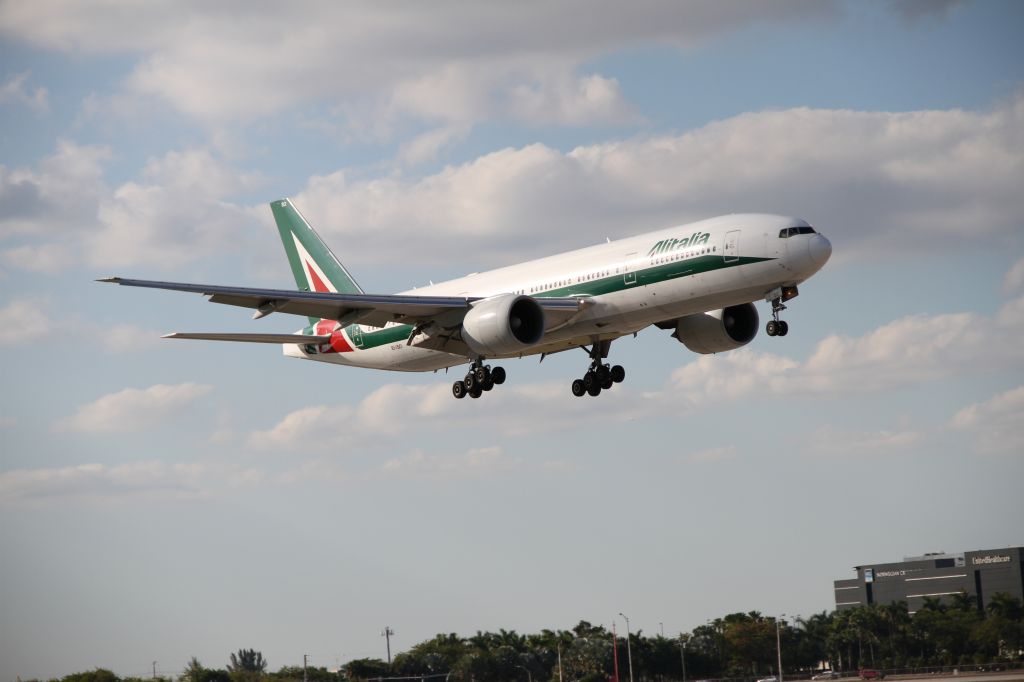 Boeing 777-200 (EI-ISO)