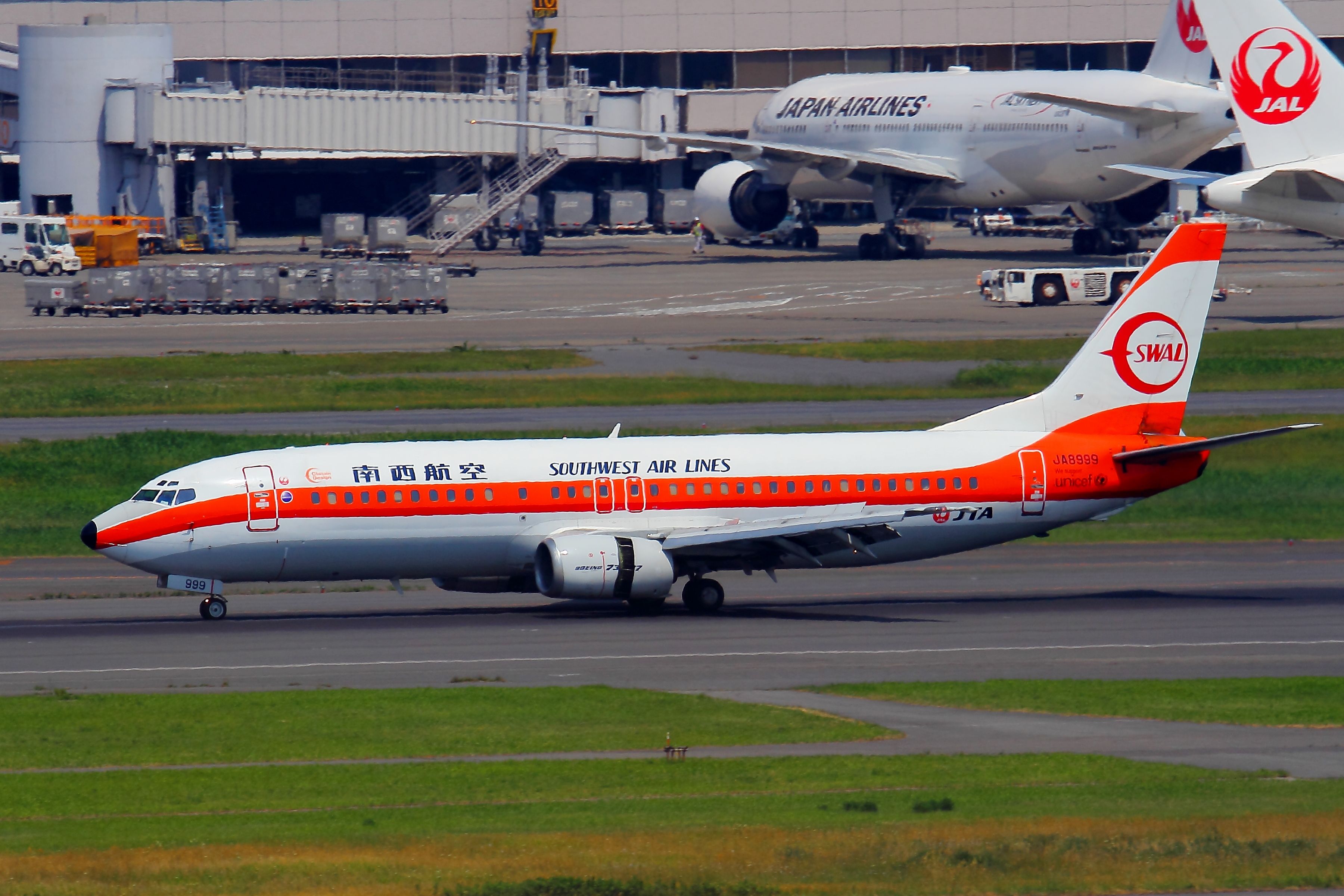 BOEING 737-400 (JA8999)