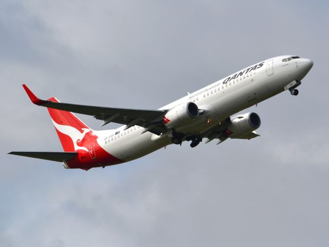 Boeing 737-800 (VH-VXD) - Getting airborne off runway 23 on a gloomy, cold winters day. Wednesday 4th July 2012.