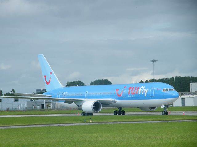 BOEING 767-300 (SE-RFR) - SE RFR B767 328ER EX VP BWT OF AEROFLOT ON TAXIWAY FOX AT SHANNON AWAITING DELIVERY ON 26-08-2011