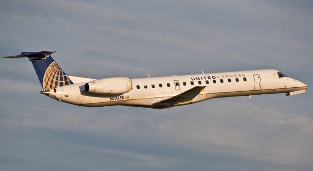 Embraer ERJ-145 (N13550) - Gear up on FlightAware.Com !