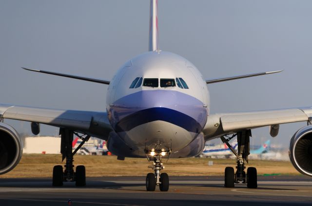 Airbus A330-300 (B-18305) - 2011/2/26