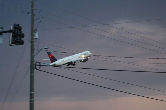 Boeing 757-200 (N683DA) - Charter flight, with power lines 