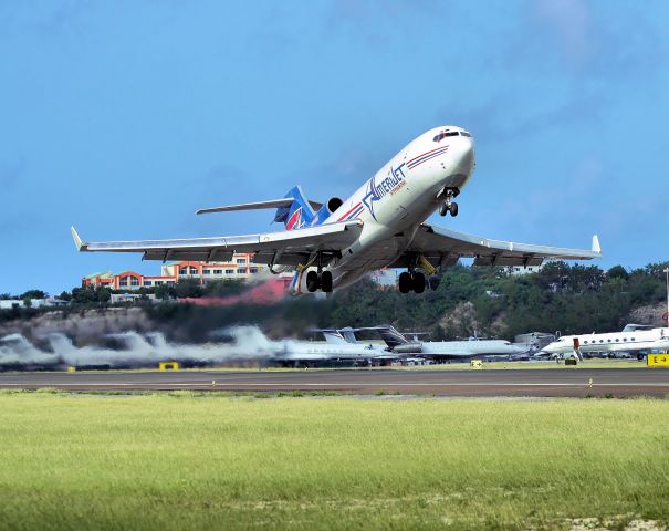 Boeing 720 (N395AJ)