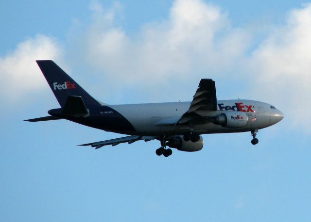 Airbus A310 (N429FE) - Landing on runway 05 at the Shreveport Regional airport.