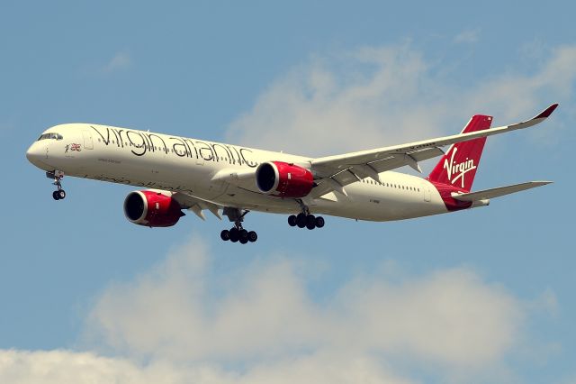 Airbus A350-900 (G-VNRB) - 'Virgin 003' inbound to 31R