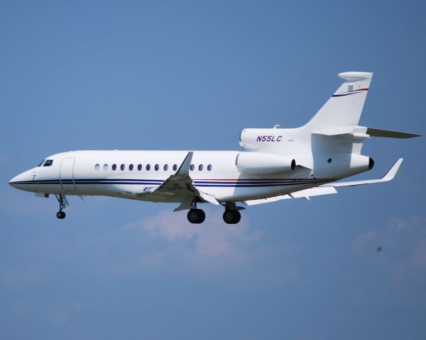 Dassault Falcon 7X (N55LC) - LOWES COMPANIES INC on final for runway 28 at KJQF (taken from #1 tee box at Lakewood Golf Course) - 8/26/10