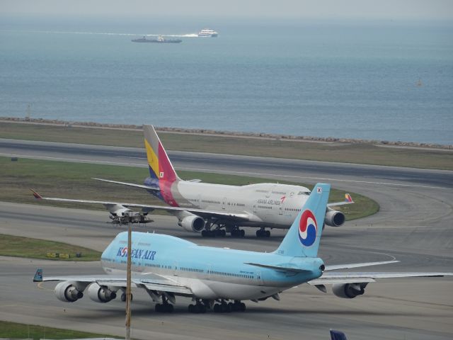 Boeing 747-400 — - Korean air B747-400 and Asiana airlines B747-400