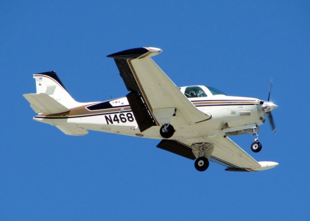 Beechcraft Bonanza (36) (N468SG) - Landing at Downtown Shreveport.