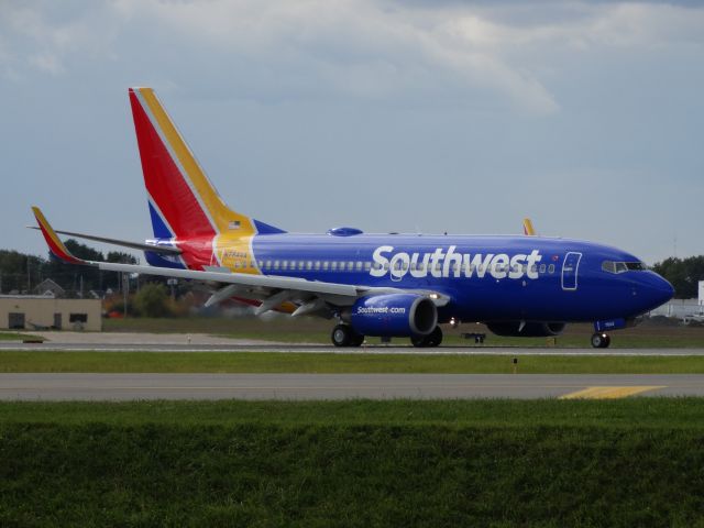 Boeing 737-700 (N7844A)