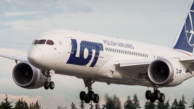 Boeing 787-8 (SP-LRD)