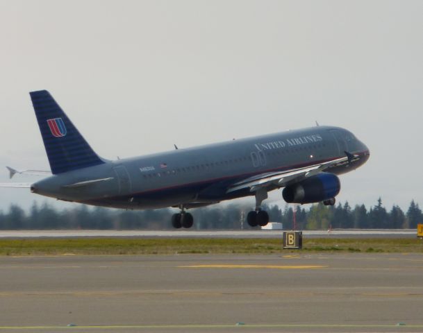 Airbus A320 (N463UA)