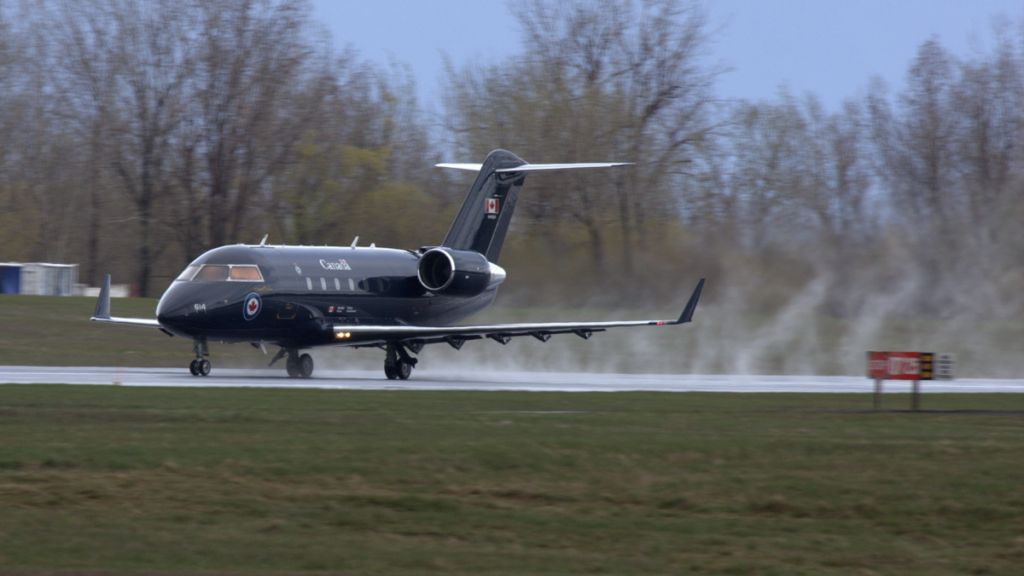 Canadair Challenger (14-4614)