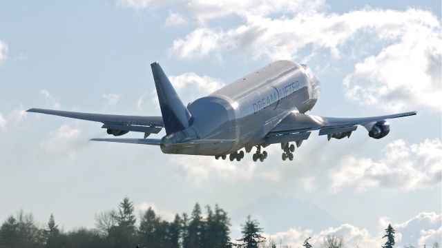 Boeing 747-400 (N747BC) - GTI4516 climbs from runway 16R for a flight to RJGG / NGO on 1/12/13. (LN:904 c/n 25879).