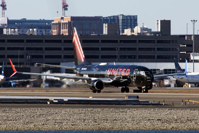 Boeing 737-800 (N36272)