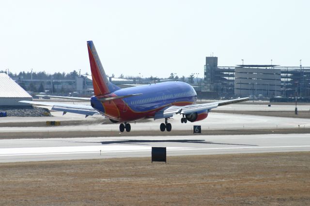 BOEING 737-300 (N317WN)