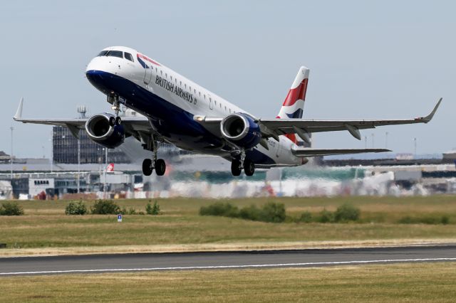 Embraer ERJ-190 (G-LCYZ) - BAW7331 departing to Florence.