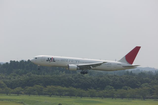 BOEING 767-300 (JA606J)