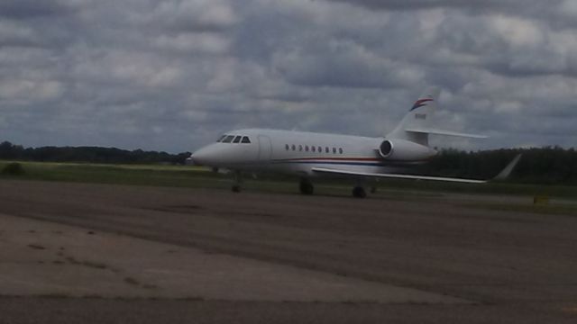 Dassault Falcon 2000 (N1HS) - N1HS COMING TO ITS HANGER.