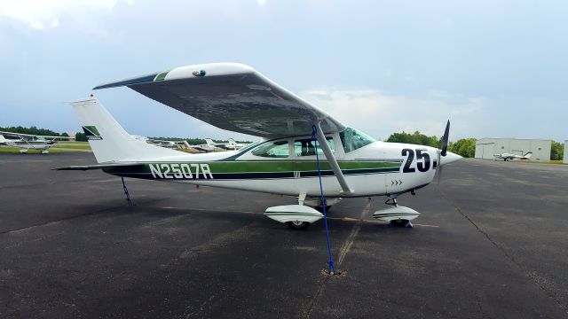 Cessna Skylane (N2507R) - WX stop. Fun set of ladies. Best of luck in your next race.