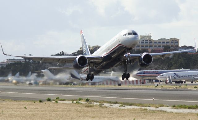 Boeing 757-200 (N200UU)