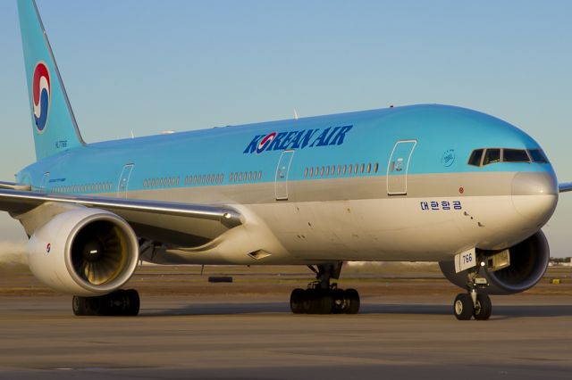 Boeing 777-200 (HL7766) - Dec. 20, 2011.