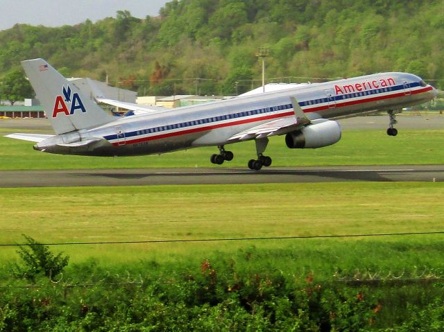 Boeing 757-200 (N676AN)