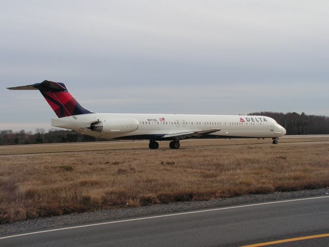 McDonnell Douglas MD-80 (N977DL)