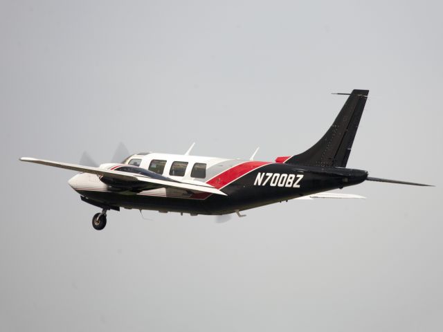 Piper Aerostar (N700BZ) - Take off runway 26. nose gear retracts last.