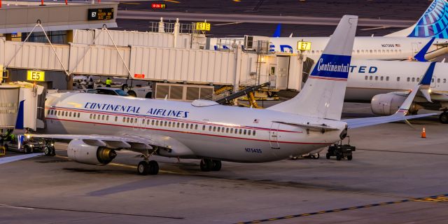 Boeing 737-900 (N75435) - A United Airlines 737-900 in Continental Airlines retro livery parked at PHX on 2/6/23. Taken with a Canon R7 and Tamron 70-200 G2 lens.