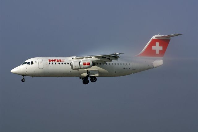 HB-IXW — - Avro Regional Jet RJ100, Swiss, LSZH Airport Zurich-Kloten, Switzerland, 20.September 2010