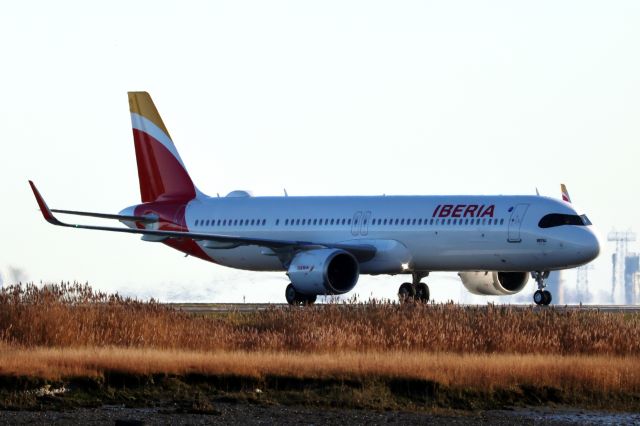 Airbus A321neo (EC-OIL) - Iberia A321-253NY (EC-OIL) arriving to BOS. First transatlantic flight for an A321XLR.