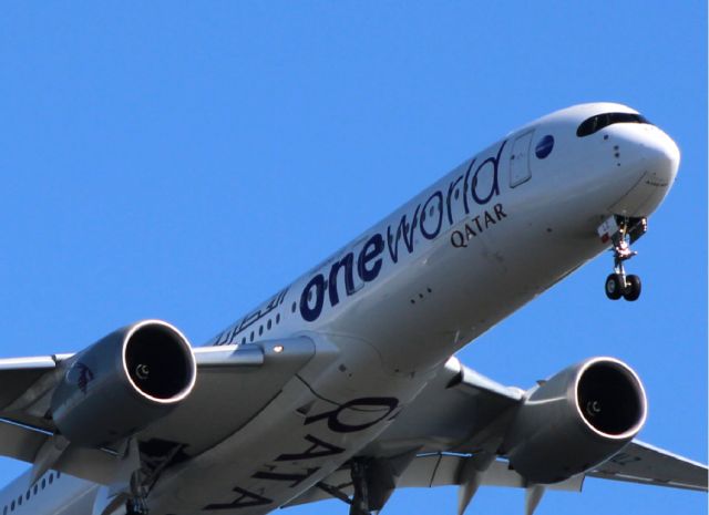 Airbus A350-900 (A7-ALZ) - Forward view of this 2018 Qatar Airbus A350-941 in the Winter of 2020.