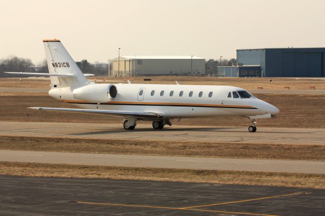 Cessna Citation Sovereign (N631CB) - Citation Sovereign taxiing to hangar