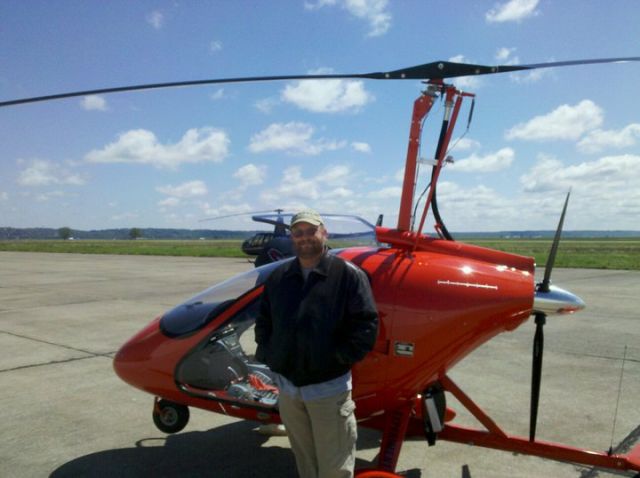 Beechcraft Baron (58) (N158SG) - Paul Salmon flying the Magni M24 Gyroplane at Perryville, MO