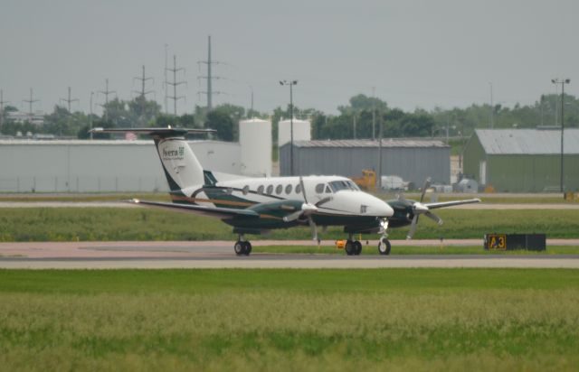 Beechcraft Super King Air 200 (N912MN) - Avera N912MN departing Sioux Falls SD on Runway 15 while conducting the outbound flight for MEDVAC