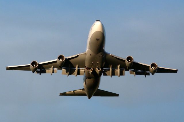 Boeing 747-400 (D-ABVM) - Imponente despegue por pista 29-11