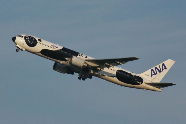 BOEING 767-300 (JA606A) - JA606A 767-381ER(MSN:32975/LN:883) NH1165 HND-GMP SPOT111 RWY34R↑ 16:40