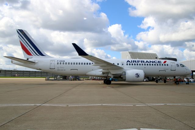 Airbus A220-300 (F-HZUN) - Awaiting pushback on Stand 403 on 13-Apr-23 prior to operating flight AFR1581 to LFPG.
