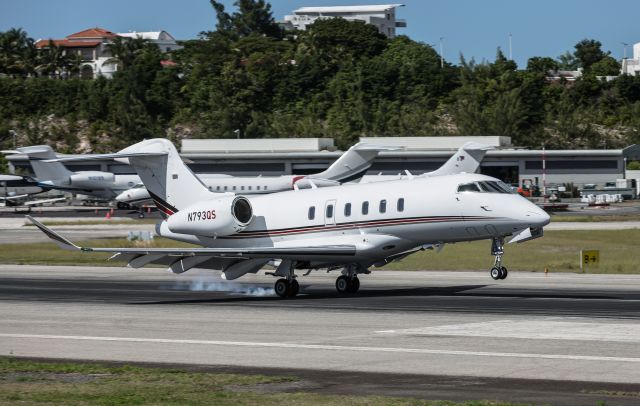 Bombardier Challenger 300 (N793QS)