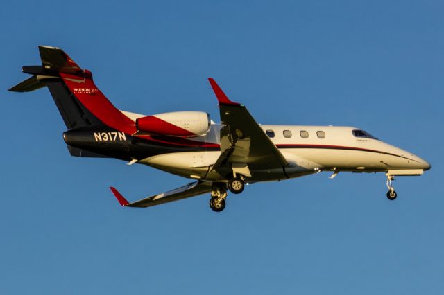 Embraer Phenom 300 (N317N)