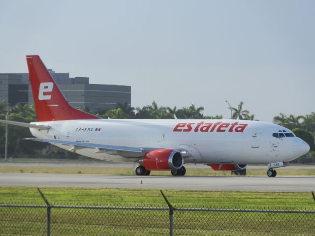 BOEING 737-300 (XA-EMX)