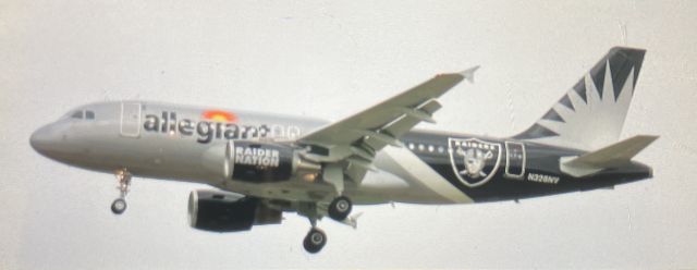 Airbus A319 (N328NV)