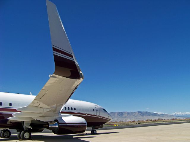 Boeing 737-700 (N800KS)