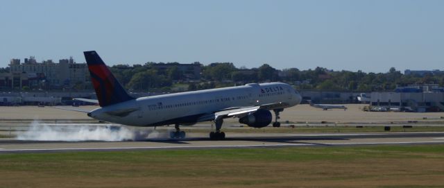 Boeing 757-200 (N670DN) - DL2084 from ATL